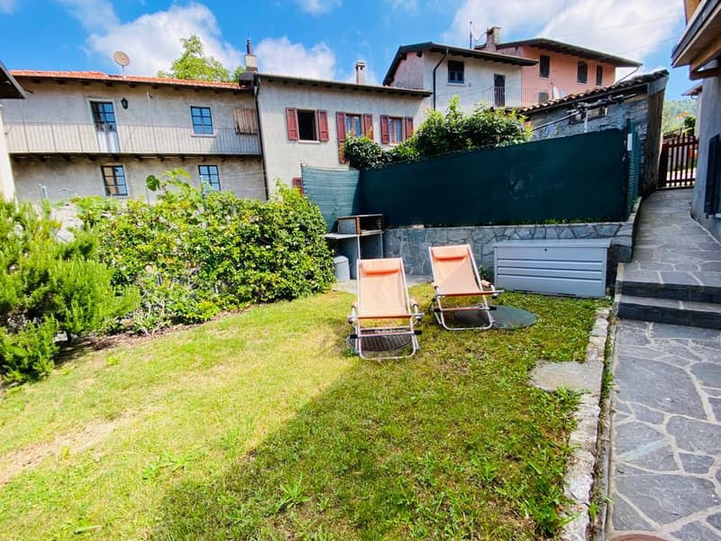 Casa unifamiliare arredata, con veranda e giardino privato in zona tranquilla e soleggiata (9)