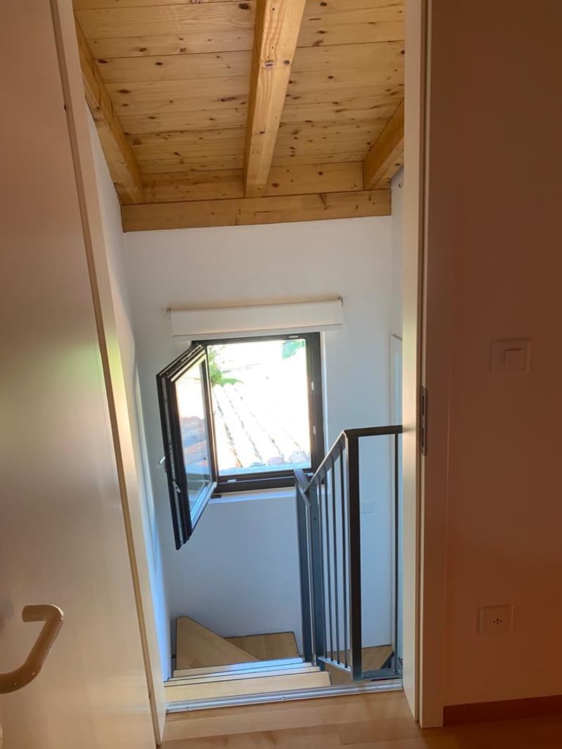 Casa unifamiliare arredata, con veranda e giardino privato in zona tranquilla e soleggiata (14)