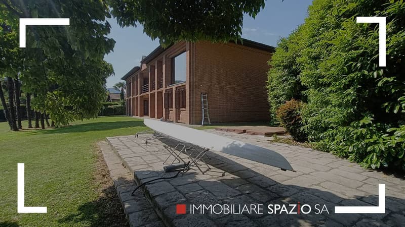 Esclusiva Villa Fronte Lago con spiaggia privata (13)
