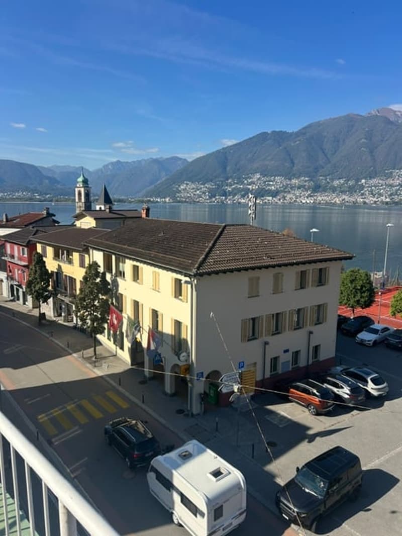Stabile a reddito e vista lago (1)