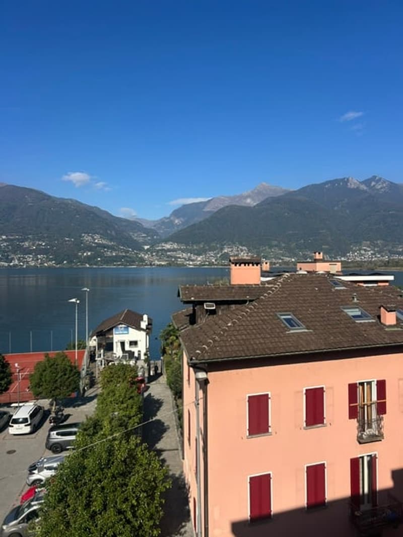 Stabile a reddito e vista lago (2)
