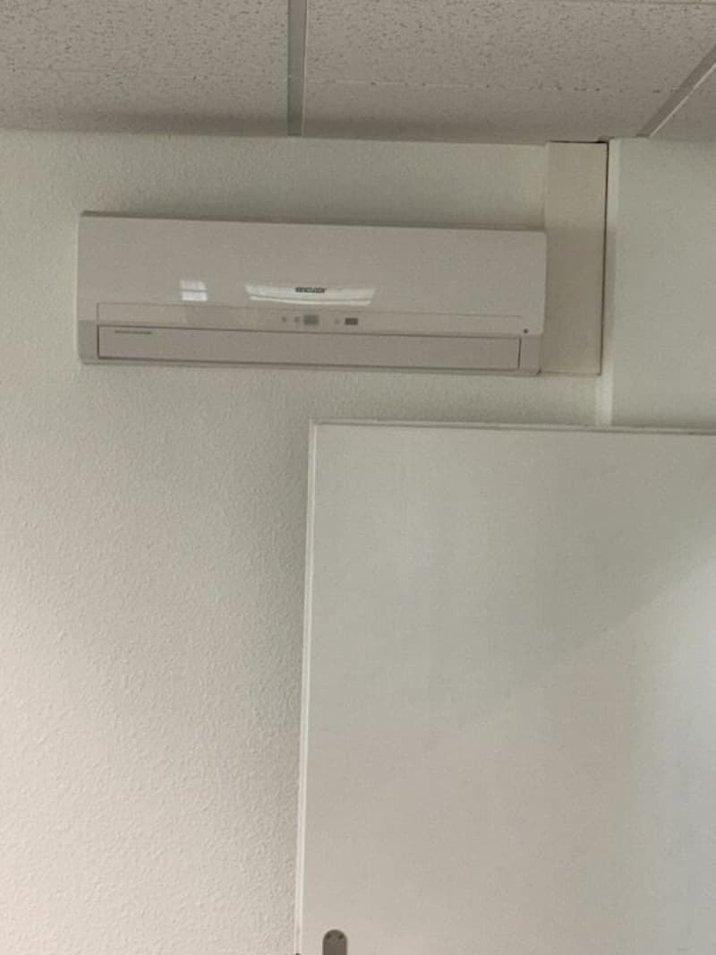 60 m2 plus Büro in Baar mit Sitzungszimmer, Lounge, Küche und WC (8)