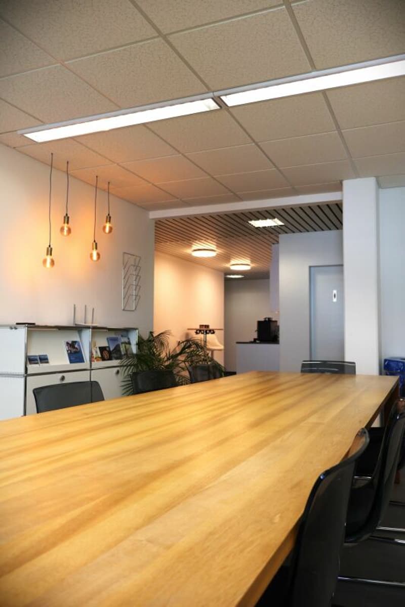 60 m2 più ufficio a Baar con sala riunioni, lounge, cucina e WC (5)