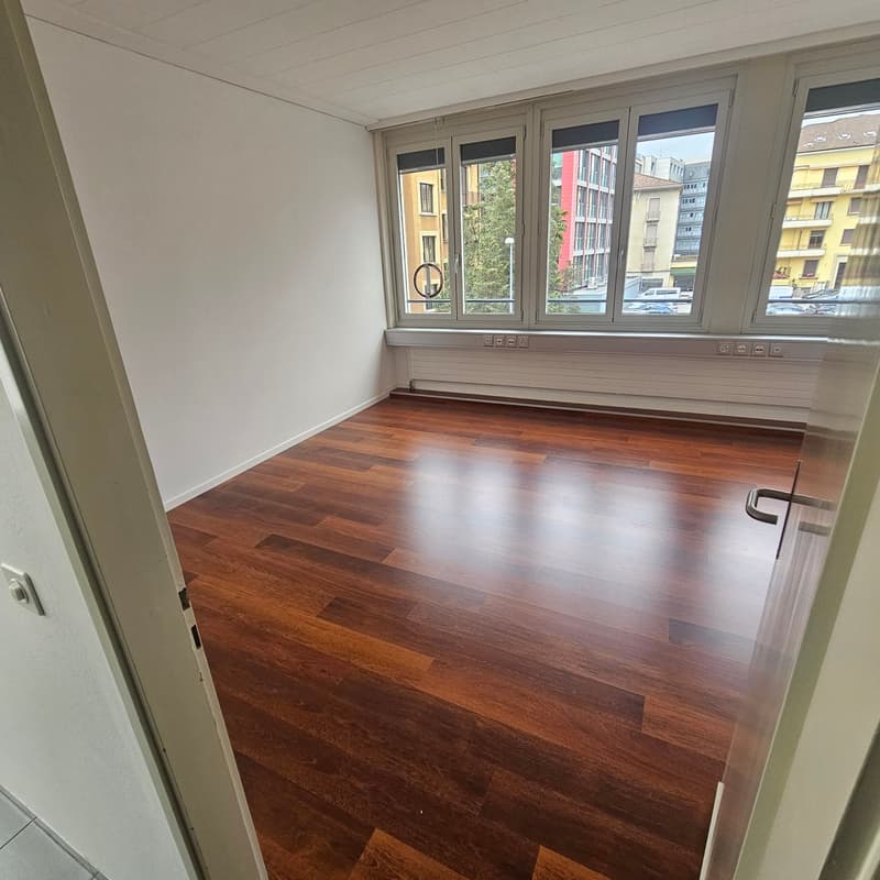 Ufficio luminoso di 3 locali in affitto a Lugano – Via Luigi Canonica 4 (4)