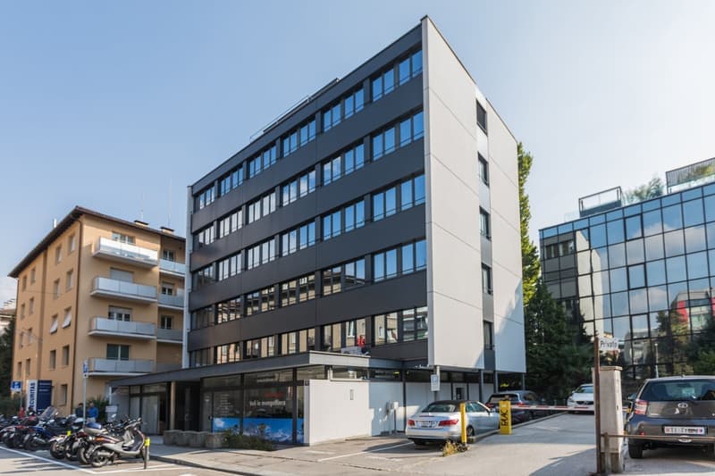 Ufficio luminoso di 3 locali in affitto a Lugano – Via Luigi Canonica 4 (1)