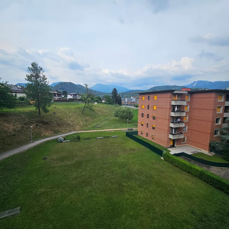 Luminoso appartamento di 3.5 locali con balcone a Manno (15)
