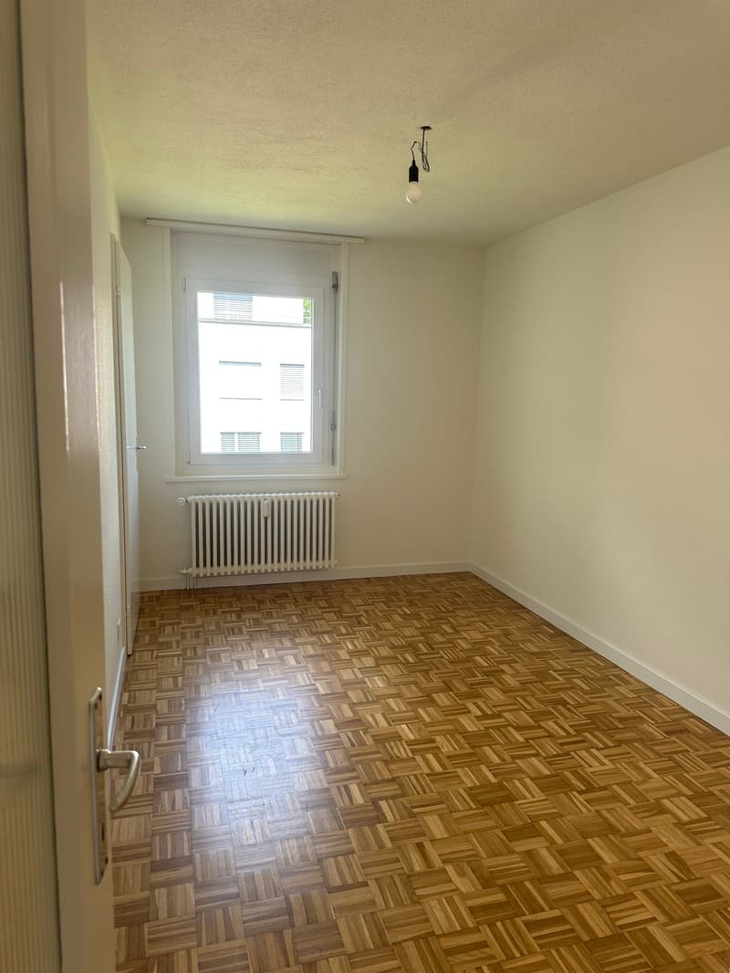 Zimmer mit Verbindungstüre