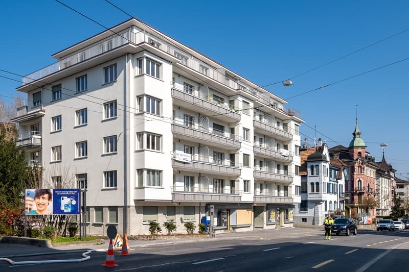 Helle Attikawohnung mit grossem Balkon (12)