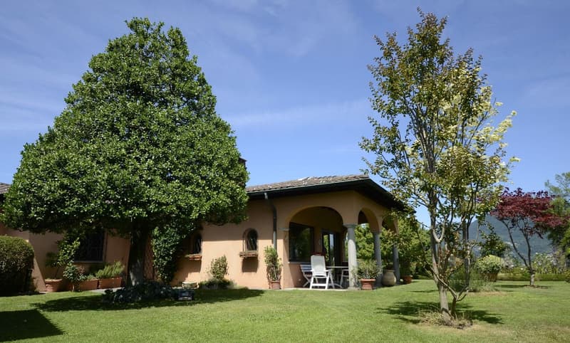 Villa con giardino e terreno edificabile a Lugano-Gentilino-Collina D’Oro (1)