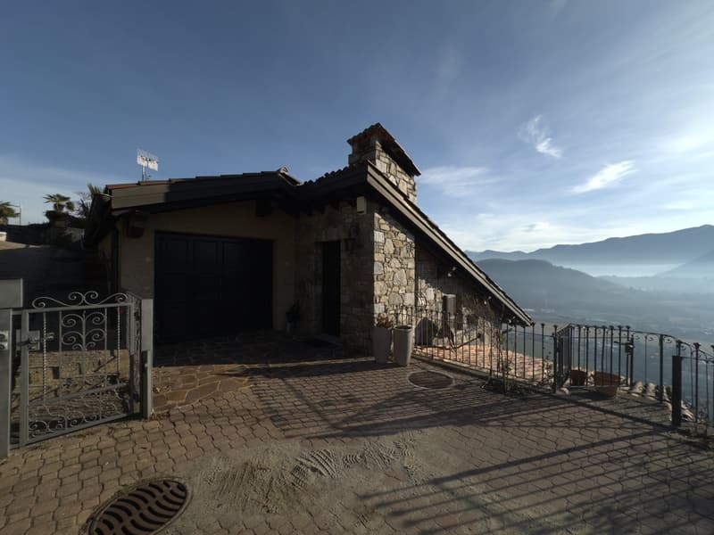 Casa indipendente con vista sul lago di Lugano e monti a Cimo (1)