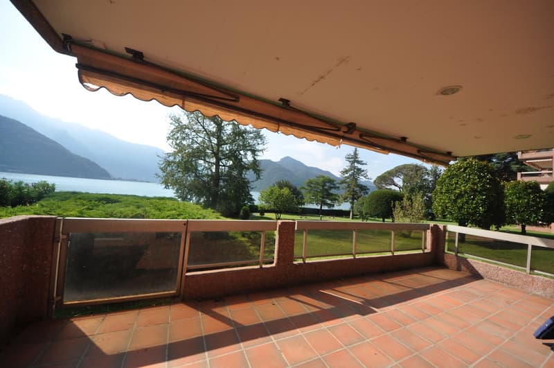 Appartamento con terrazza e bella vista sul lago di Lugano e monti circostanti (2)