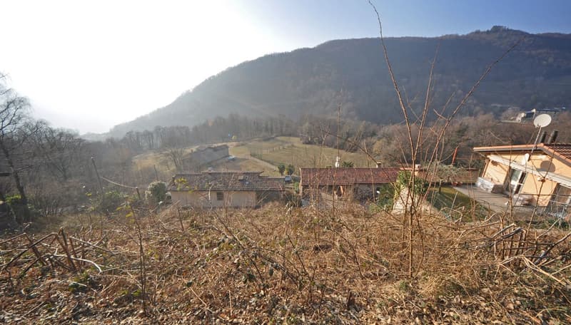 Terreno edificabile con vista aperta a Rovio (3)