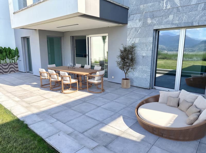 Appartamento con giardino e vista lago (7)