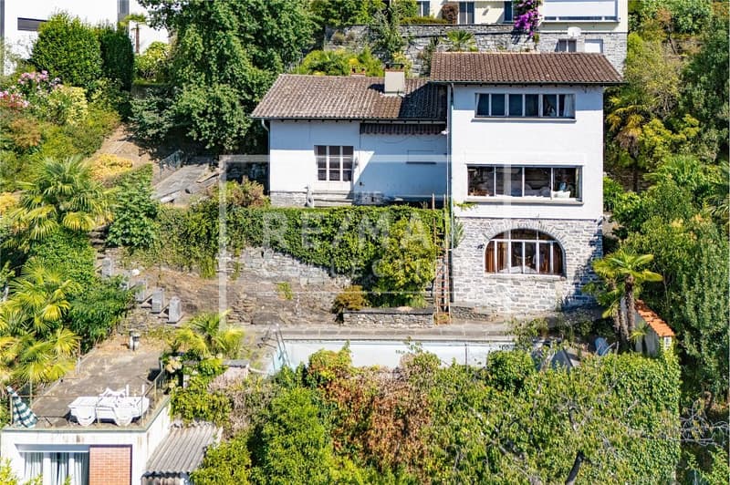 Villa in posizione privilegiata ad Ascona con vista sul lago (2)