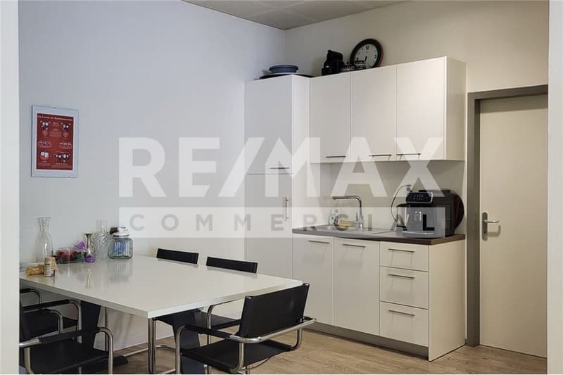 Spazio commerciale/ufficio di ca. 110 m² a Minusio  espandibile e versatile (4)