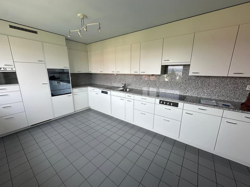 Moderne 4.5-Zimmerwohnung mit grosser Terrasse und Weitsicht in Oberwil bei Zug (8)
