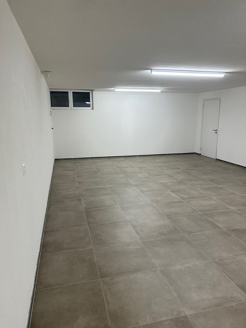 per sofort: Lagerraum mit Garagenplatz zu vermieten – zentral in Steinhausen! (1)