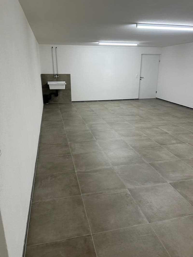 per sofort: Lagerraum mit Garagenplatz zu vermieten – zentral in Steinhausen! (3)