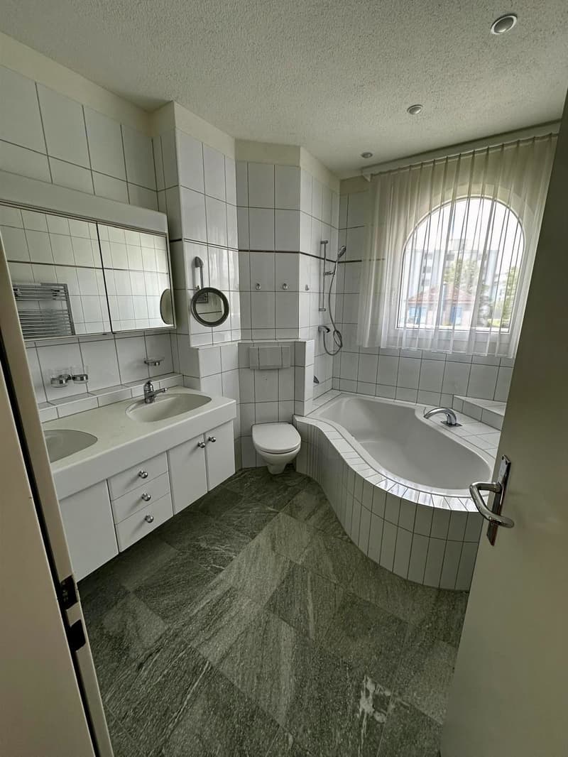 4,5-Zimmer-Attika-/Penthouse-Wohnung mit Panoramaterrasse in Cham (21)