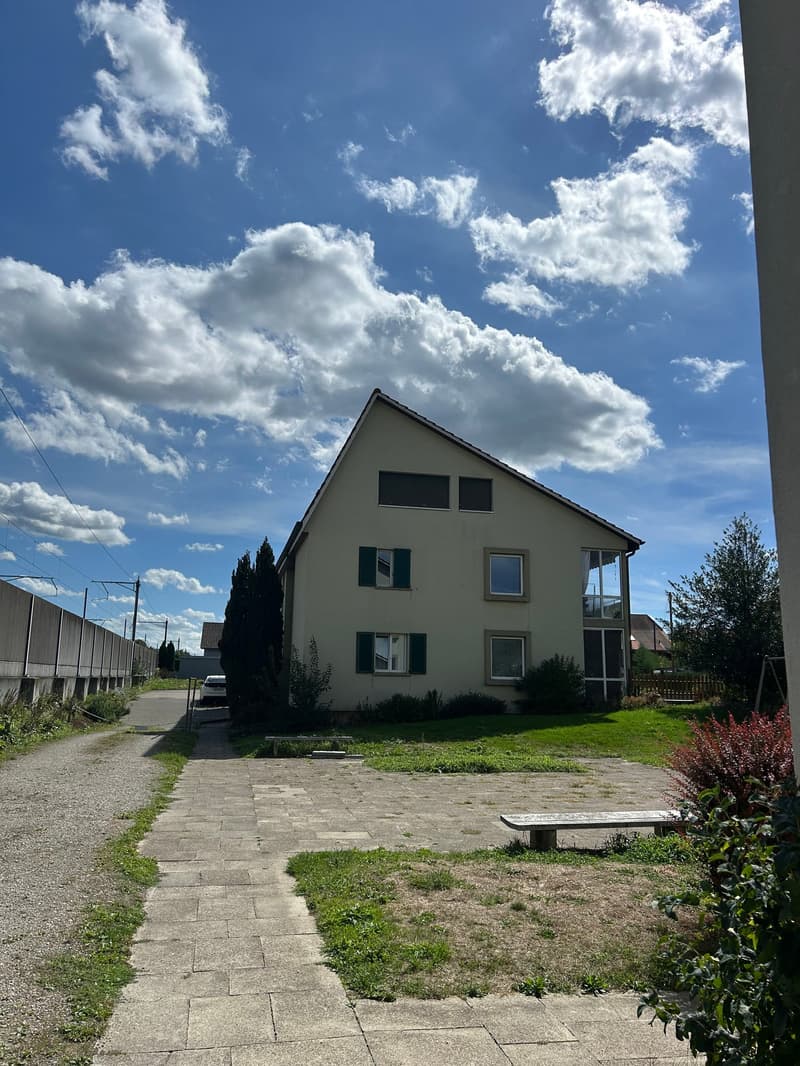 Gemütliche 2-Zimmer-Dachgeschosswohnung in Oftringen (2)