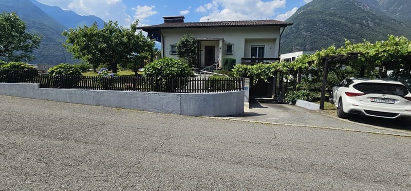 Incantevole casa unifamiliare a due piani ad Arbedo-Castione – disponibile subito (6)