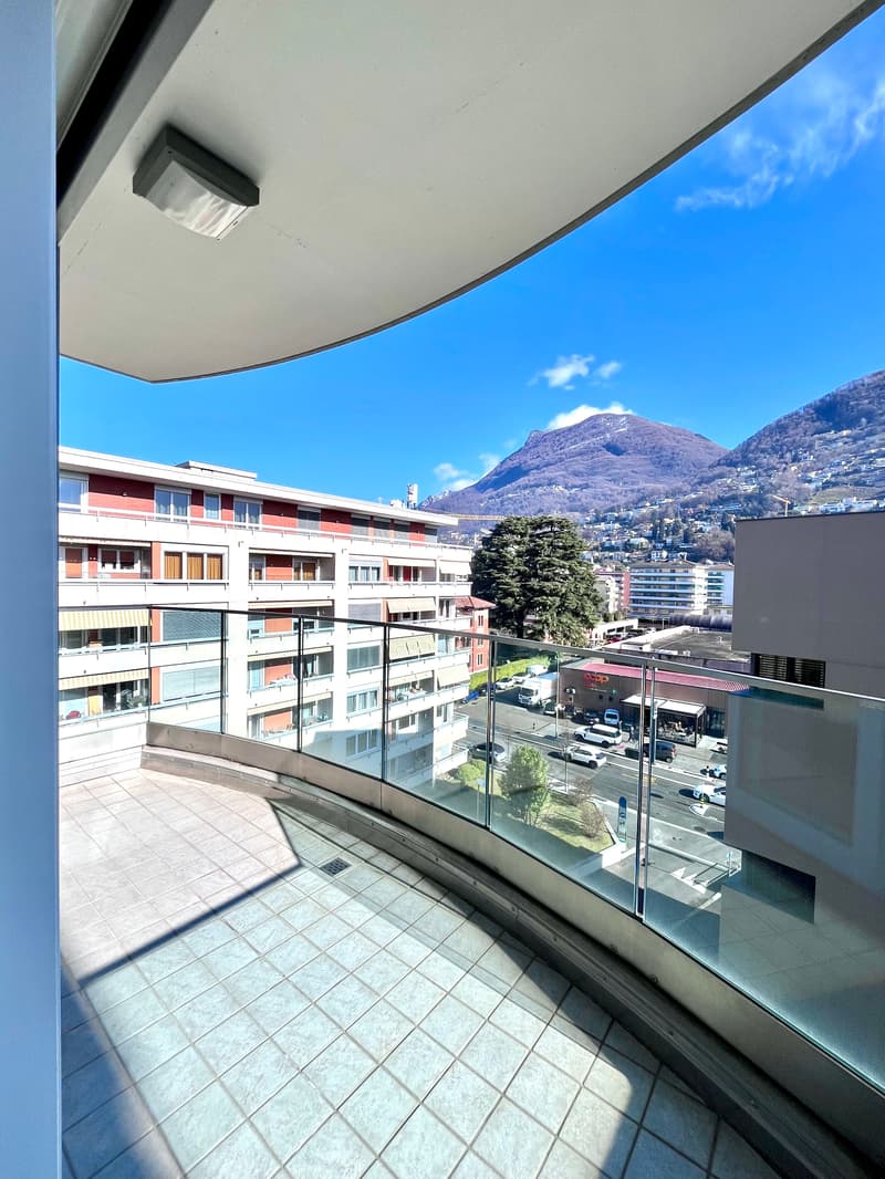 Elegante appartamento di 3.5 locali con vista panoramica a Lugano (10)