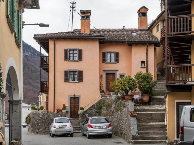 Vendesi caratteristica casa di nucleo (3)