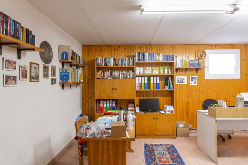 Vendesi graziosa casa con ampio giardino (15)