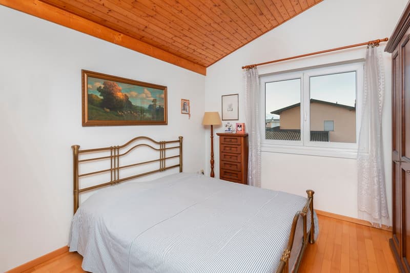 Vendesi graziosa casa con ampio giardino (12)