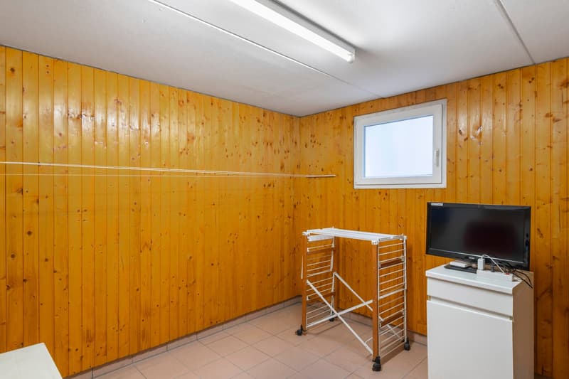 Vendesi graziosa casa con ampio giardino (14)