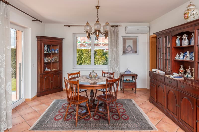 Vendesi graziosa casa con ampio giardino (8)