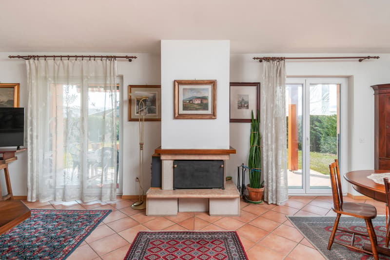 Vendesi graziosa casa con ampio giardino (7)