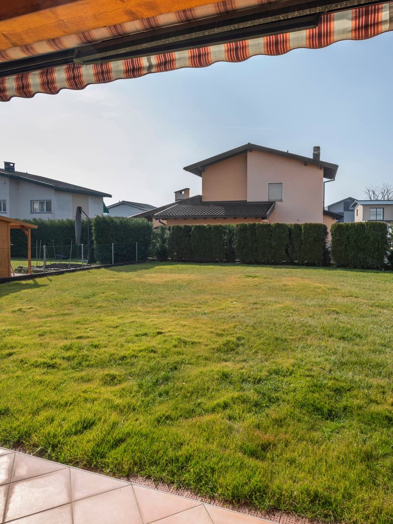 Vendesi graziosa casa con ampio giardino (4)