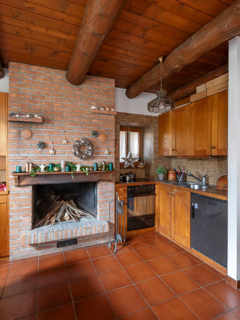 Vendesi caratteristica casa di nucleo Iseo (10)