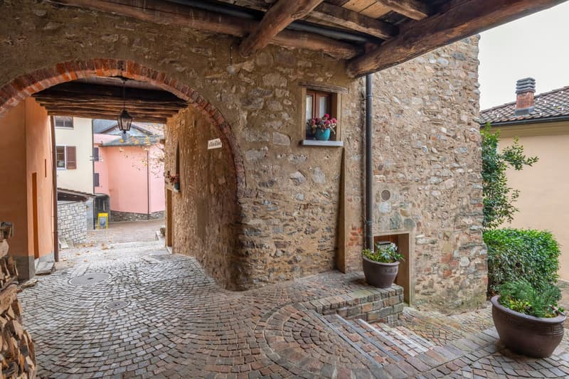 Vendesi caratteristica casa di nucleo Iseo (3)