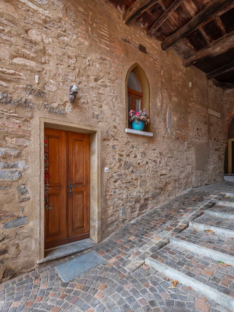Vendesi caratteristica casa di nucleo Iseo (4)