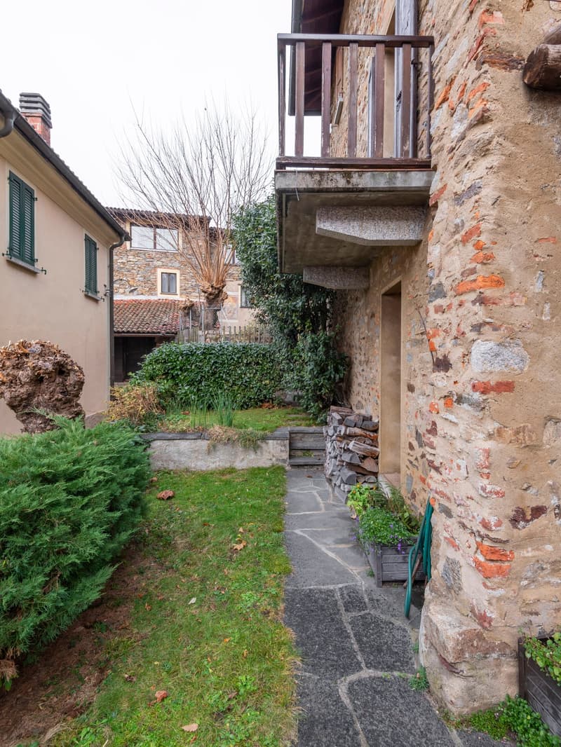 Vendesi caratteristica casa di nucleo Iseo (5)