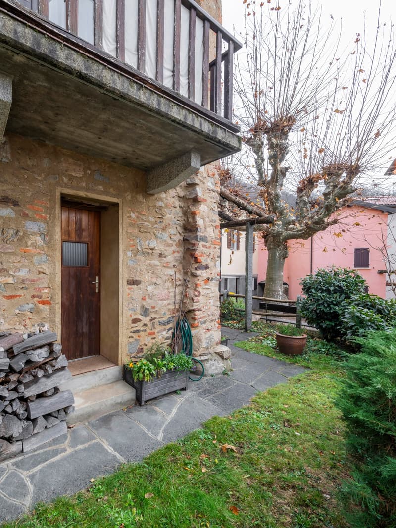 Vendesi caratteristica casa di nucleo Iseo (6)