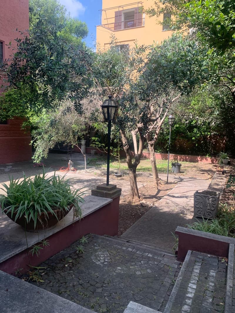 Villa di lusso ristrutturata con giardino nel cuore di Roma (6)