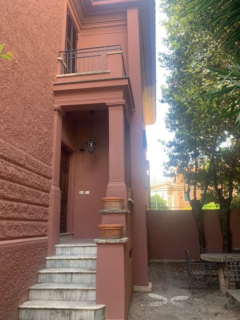 Villa di lusso ristrutturata con giardino nel cuore di Roma (7)