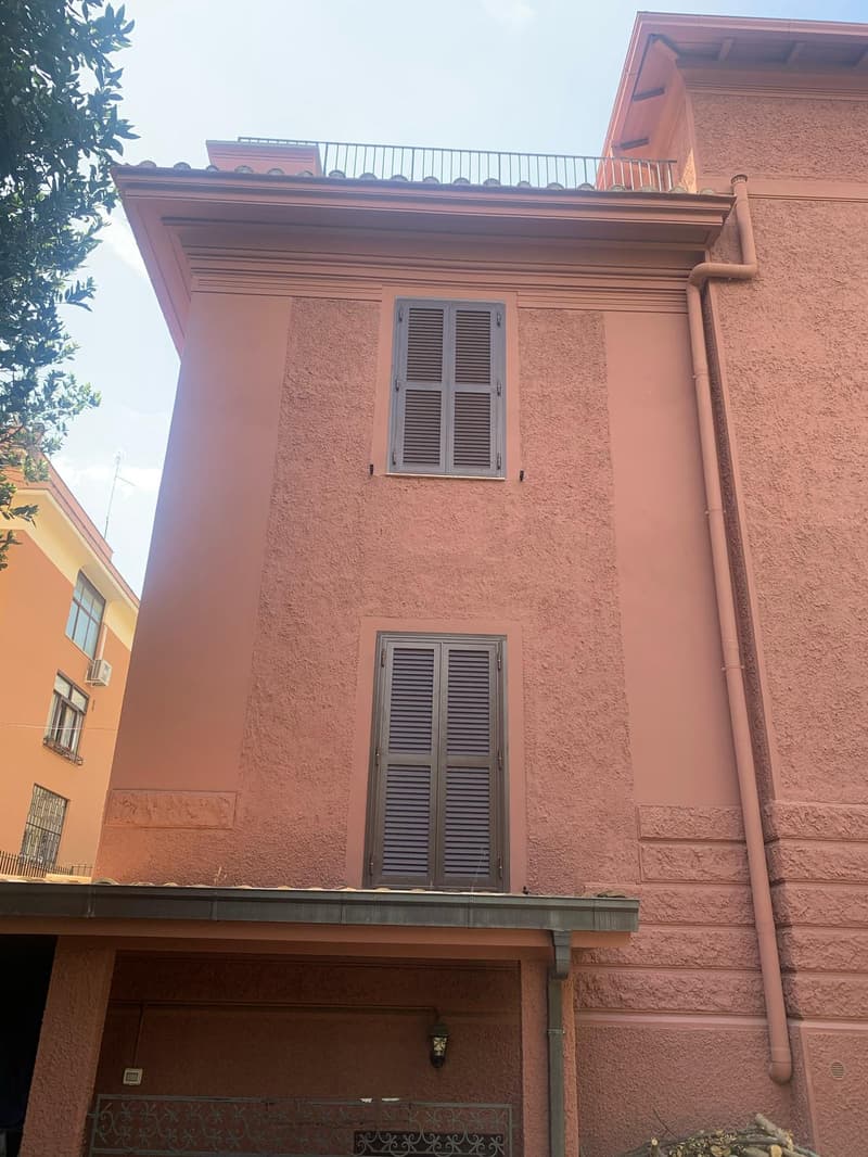 Villa di lusso ristrutturata con giardino nel cuore di Roma (3)
