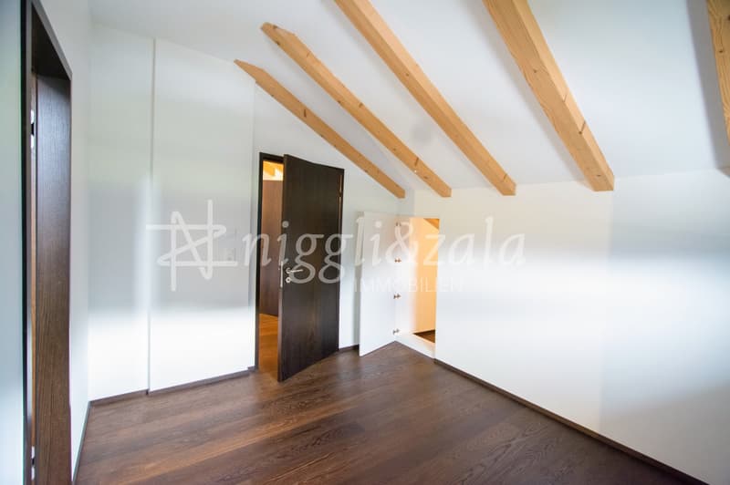 Luxuriös ausgebaute 2.5-Zimmer-Dachwohnung mit unverbauter Weitsicht (4)