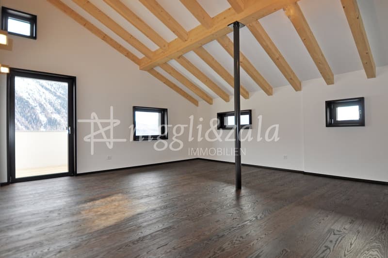 Luxuriös ausgebaute 2.5-Zimmer-Dachwohnung mit unverbauter Weitsicht (1)