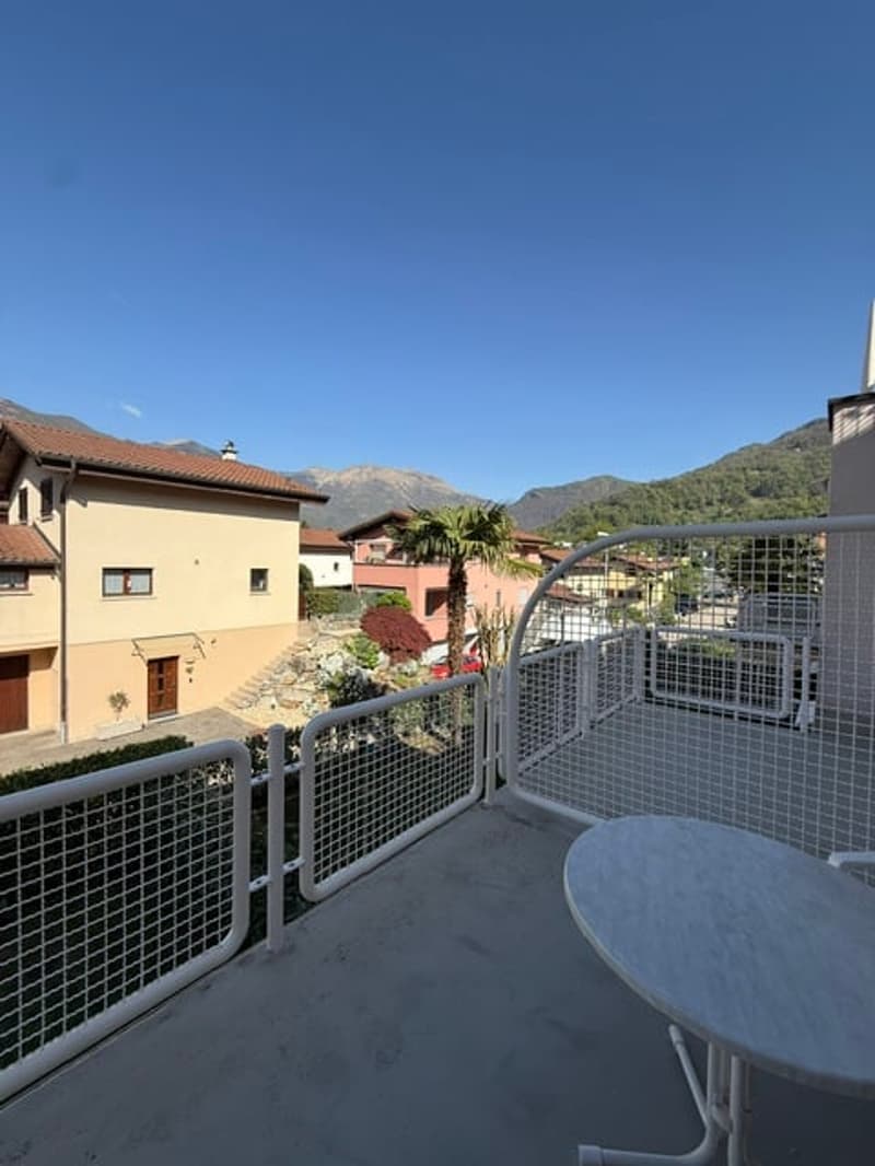 Accogliente appartamento di 2 locali con balcone e vista sulle montagne a Ponte Capriasca (2)