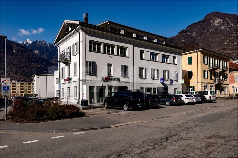 Edificio commerciale e residenziale con reddito stabile (3)