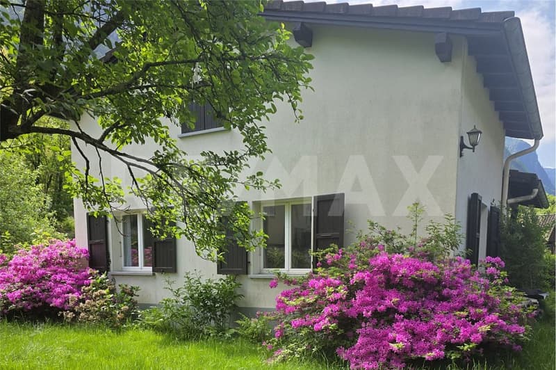 Casa indipendente con giardino in zona residenziale tranquilla e soleggiata (1)