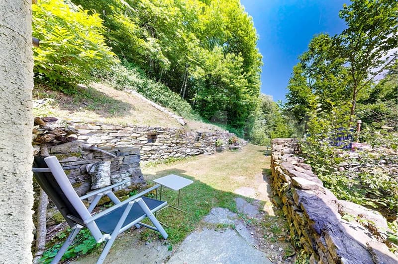 Rustico con giardino e bosco (7)