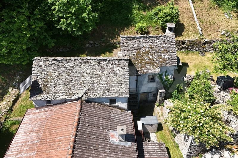 Rustico con giardino e bosco (4)