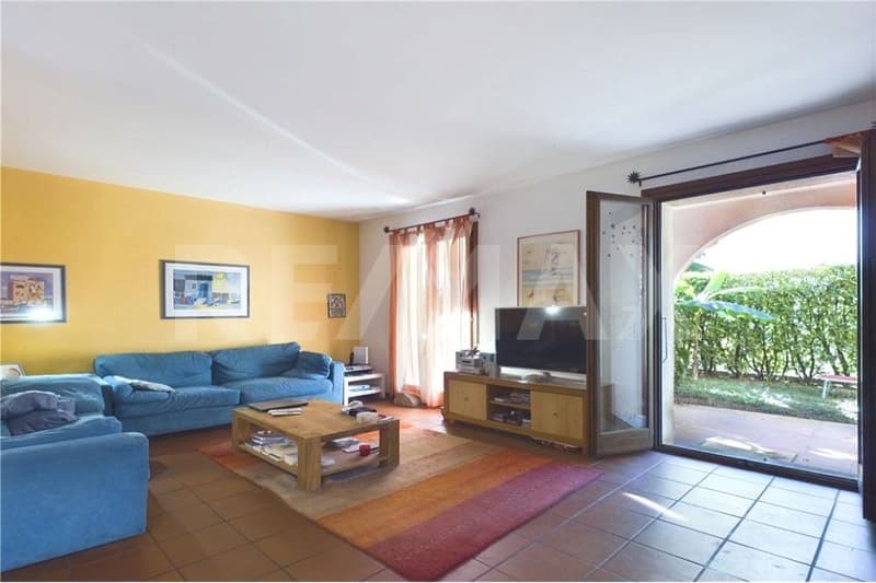 Villetta con giardino, terrazza, pergola e posteggi