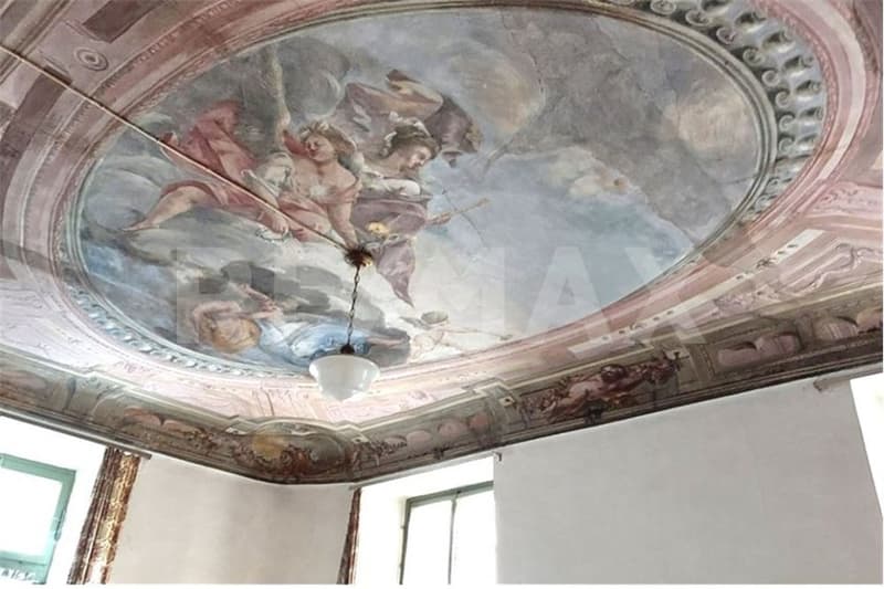 Antica dimora con solaio e piccola corte/giardino, da ristrutturare (3)